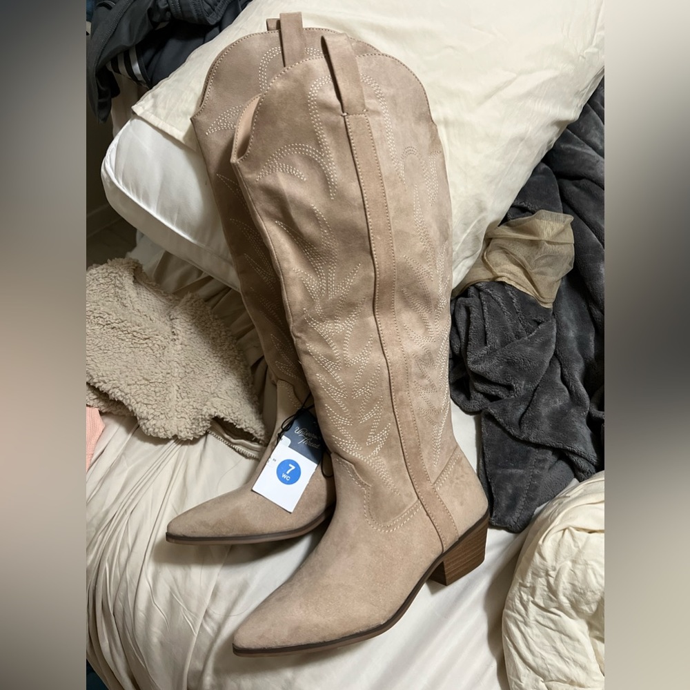 Suede boots